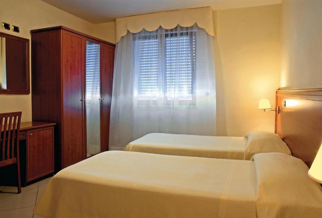 Hotel Jolly Modugno Esterno foto
